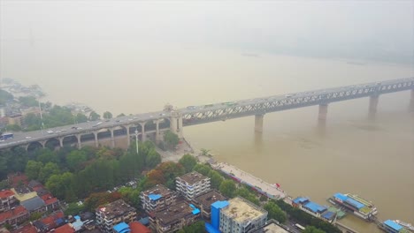 China-día-tiempo-wuhan-city-changjiang-famoso-puente-aéreo-panorama-4k