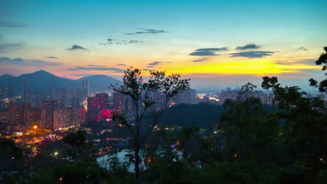 China-Sonnenuntergang-Zhuhai-berühmten-Berg-Park-Top-Stadtbild-Panorama-4k-Zeitraffer