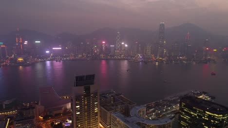 Crepúsculo-del-atardecer-kowloon-isla-bahía-hong-kong-cityscape-panorama-aéreo-4k-china