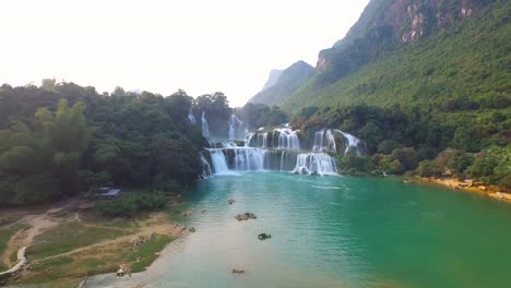 Bangioc-Wasserfall-in-Cao-Bang-Provinz,-Vietnam,-erhöhte-Ansicht