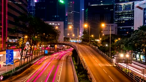 Straßenverkehr-in-Hong-Kong-bei-Nacht-Zeitraffer