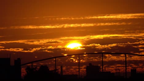 La-salida-del-sol-en-la-clouds_03-1236