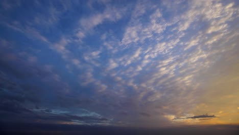 Wolkengebilde-Dämmerung