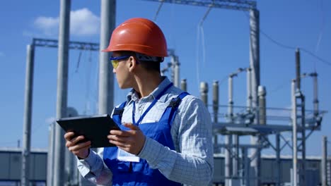 Electrical-worker-on-a-tablet-outside