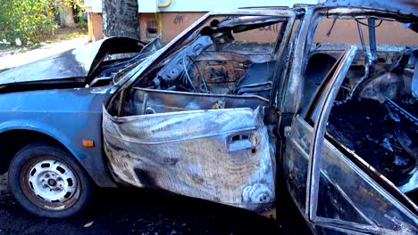 El-coche-saltar-a-consecuencia-de-atentado-terrorista.	Coche-después-de-ataque-terrorista.