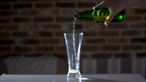 Pouring-beer-into-a-glass-on-the-bar