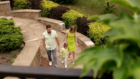 Mom-with-dad-and-little-son-walk-in-the-Park-in-the-summer.-Slow-motion.