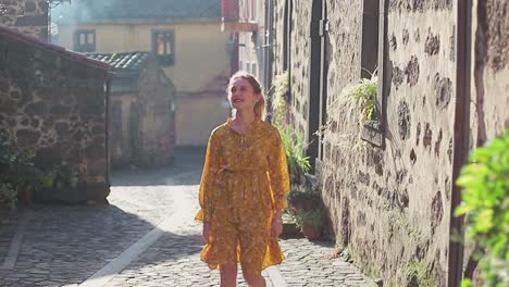 The-tourist-girl-walks-through-the-old-streets-in-rays-of-the-sun