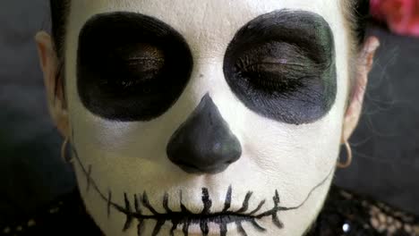 Mujer-con-Día-de-Muertos,-Maquillaje-de-Halloween