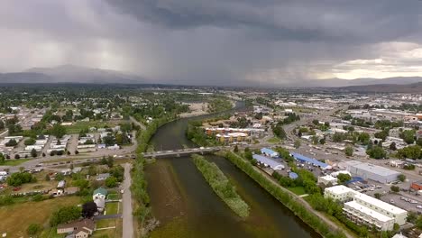 Am-Nachmittag-Gewitter-Missoula-Montana-Clark-Fork-River-Blitzeinschlag