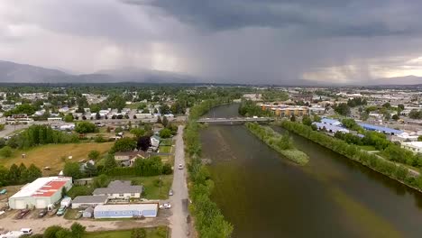 Am-Nachmittag-Gewitter-Missoula-Montana-Clark-Fork-River-Blitzeinschlag