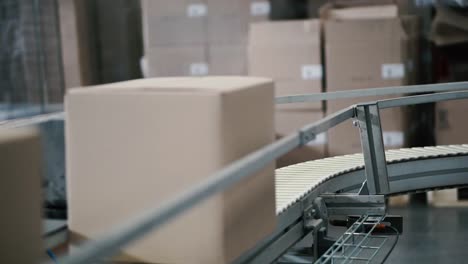 Cardboard-boxes-on-conveyor-belt-in-factory.-Clip.-Production-line-on-which-the-boxes-move