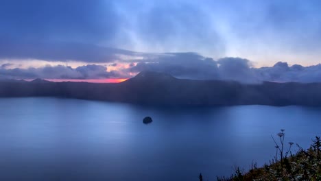 Lago-Mashu-de-azul-(Akan-Kokuritsu-Koen)
