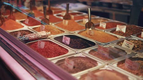 Spices-in-baskets-on-market.