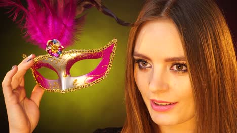 Frau-Gesicht-mit-Karnevalsmaske-4K