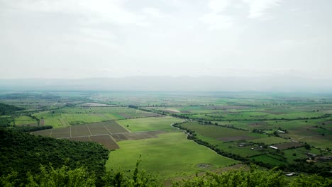 Montaña-de-forma-vista-en-el-valle-de-Alazani-Georgia