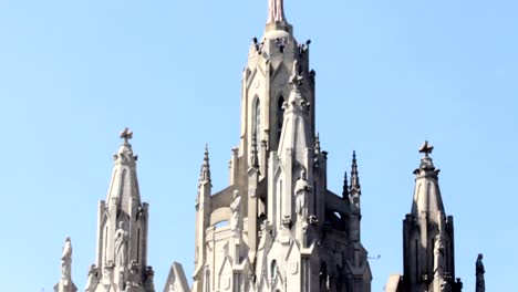 Histórico-edificio-Catedral-sagrado-corazón-en-la-ciudad-de-Barcelona-en-España