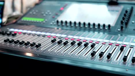 Audio-Mixer-in-a-Studio-the-Automatic-Soundboard-knobs-Moving