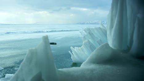 Icebergs-en-el-helado-mar-u-océano.