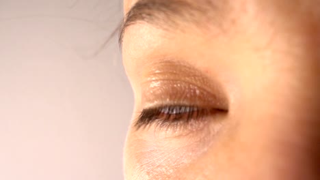 Close-up-of-woman-blue-eye-blinking,-slow-motion