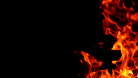 Feuer-in-der-Natur.-Bokeh-aus-dem-Feuer.