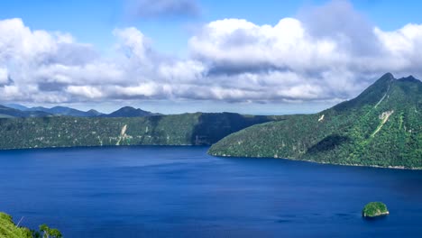 Lake-Mashu-blau