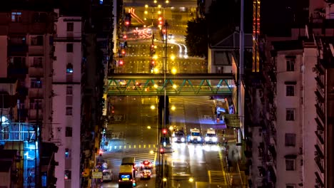 Zeitraffer-Video-von-Lichtspuren-der-verkehrsreichen-Großstadt.