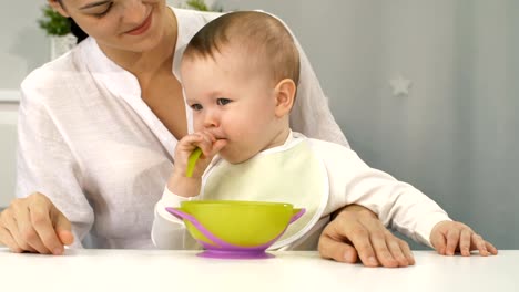 Mother-and-baby-with-bowl-and-spoon