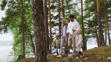 Family-of-Four-Walking-in-Scenic-Location