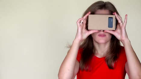 Emotional-woman-get-scared-of-view-from-virtual-reality-glasses.-closeup