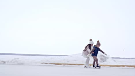 Children-Ice-Skating-in-Winter