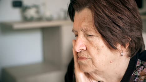 Thoughtful--worried-old-woman--close-up