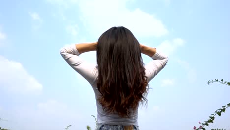 Slow-Motion-der-Asiatin-mit-Haar-Bewegung.