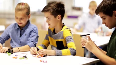 happy-children-learning-at-robotics-school