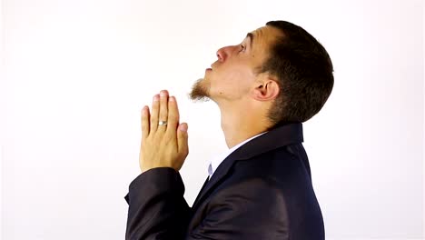 Joven-barbudo-a-hombre-orando,-Dios-pide-ayuda