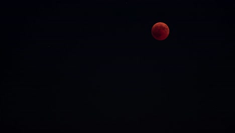 Eclipse-lunar-tiempo-lapso-rojo-luna-llena-de-sombra-brillante,-destacado-evento-ocurrió-el-27-de-julio-de-2018