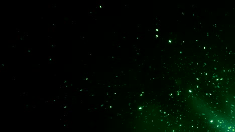 Hermosa-magia-chispas-de-fuego-grande-en-el-cielo-de-la-noche.-Resumen-verde-aislado-Color-partículas-brillantes-sobre-fondo-negro-volando-hacia-arriba.-Bucle-de-animación-en-3d.-Movimiento-esquina.