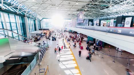 Timelapse-de-pasajeros-del-aeropuerto-ocupado