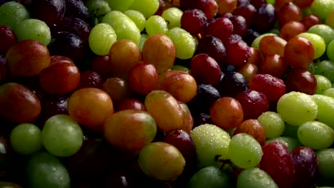 Pasando-de-jugosas-uvas-mezclados