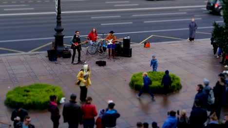 buskers-plays-on-the-street-to-passersby