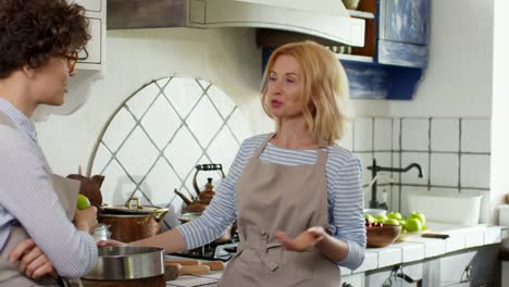 Two-Women-Talking-in-Kitchen