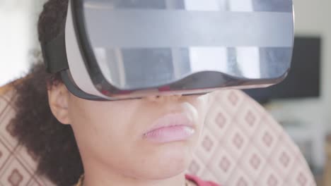 Porträt-einer-afroamerikanischen-Frau,-die-im-Virtual-Reality-Headset-trägt