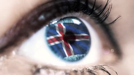 mujer-ojo-azul-en-primer-plano-con-la-bandera-de-Islandia-en-el-iris-con-el-movimiento-del-viento.-concepto-de-vídeo