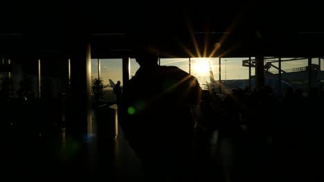 Silhouette-am-Flughafen