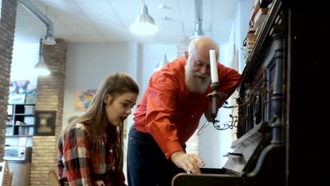 Grandfather-asks-granddaughter-to-play-the-piano-for-him