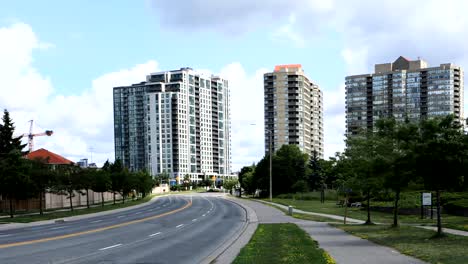 Zeitraffer-des-Verkehrs-in-Mississauga,-Kanada