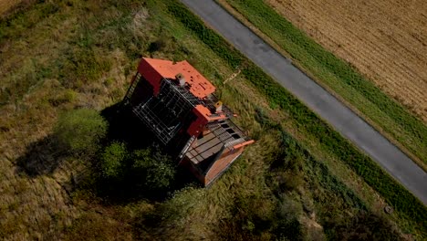 verlassene-Hausruine-(Luftbild)