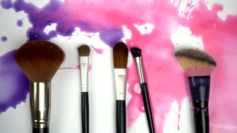 Splashes-paints-on-makeup-brushes-in-slow-motion