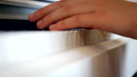 Playing-the-piano,-very-close-zoom