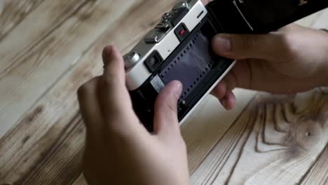 Closeup-of-male-hands-set-new-film.-vintage-camera.-rangefinder-camera